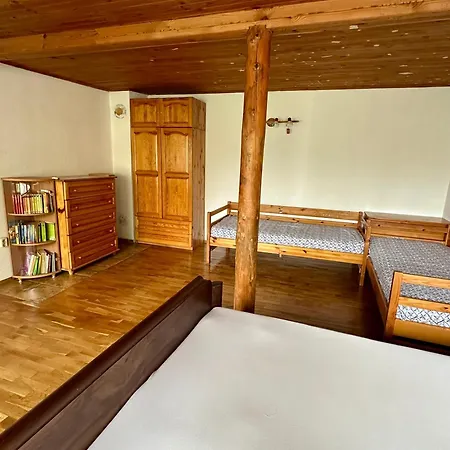 Vakantiehuis самостоятелна на 10 минути от плажа *